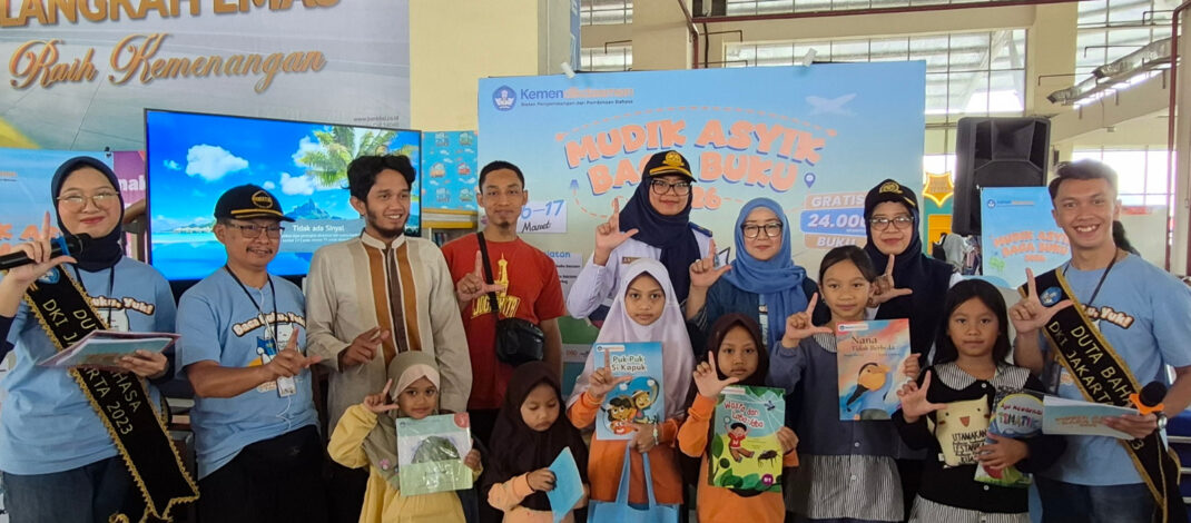 Mudik Asyik Baca Buku 2026, 2.700 Buku Dibagikan Gratis di Terminal Pulo Gebang