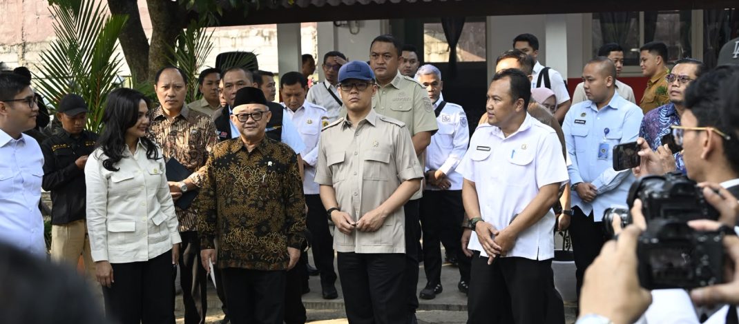 Mendikdasmen Dampingi Menko PMK Tinjau SD Negeri Cirimekar 02 yang Kini Lebih Nyaman